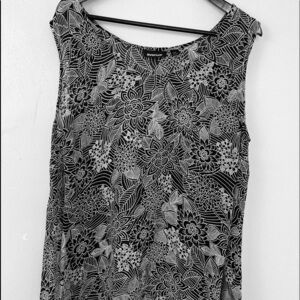 Avenue Floral Women’s Top. Black/Gray. Sz 22/24